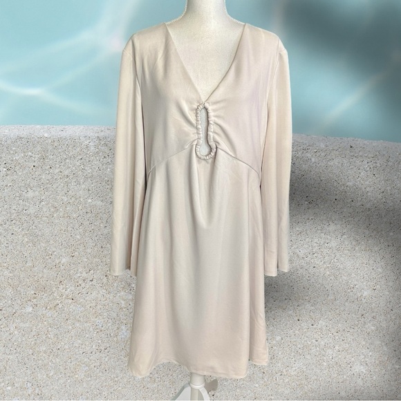 Donna Morgan Dresses & Skirts - NWT Women’s Plus Size Donna Morgan Cream Keyhole Cutout Crepe Midi Dress Size 18